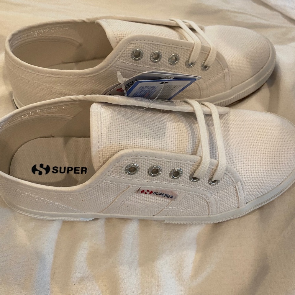 Girls Superga Sneaker Tennis Shoe Size 2 (Worn twice, no box or tags on now)